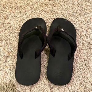 Black Reef flip flops, gently used, good condition, size 4/5.